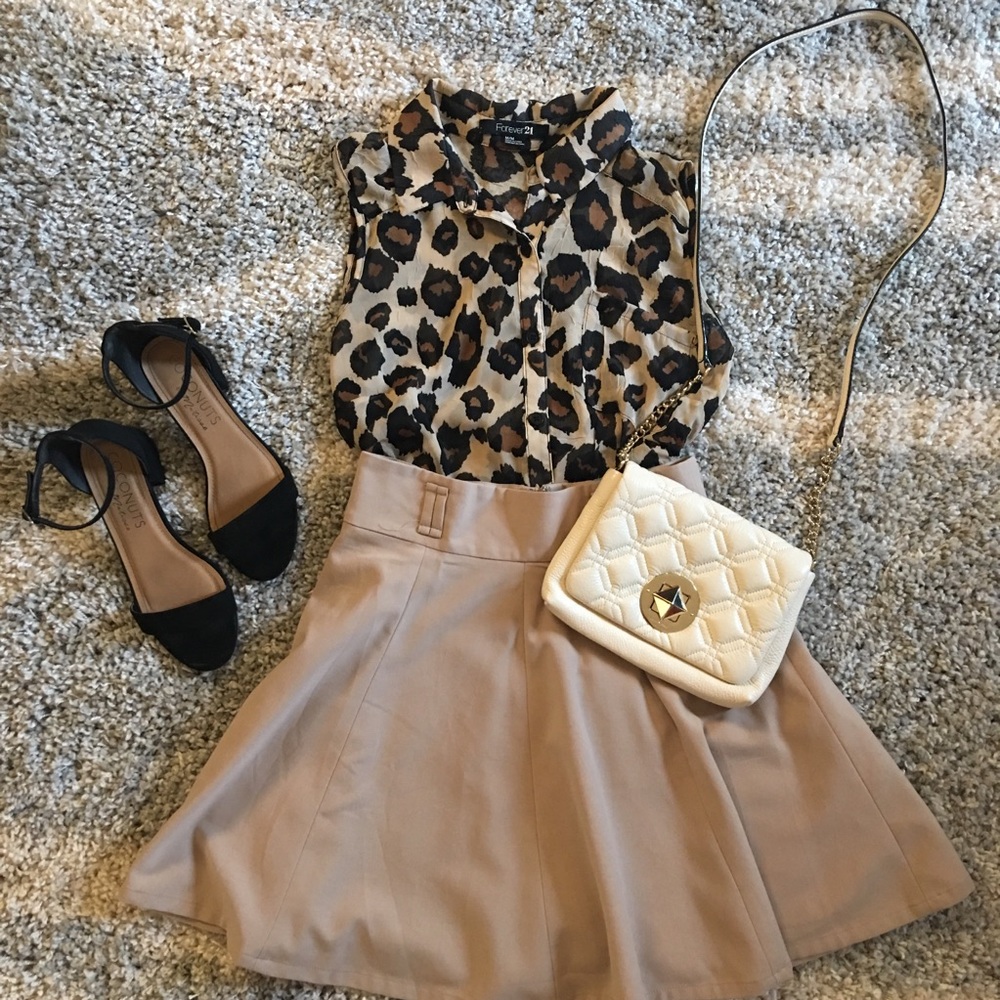 Forever 21 Cheetah print sleeveless button down